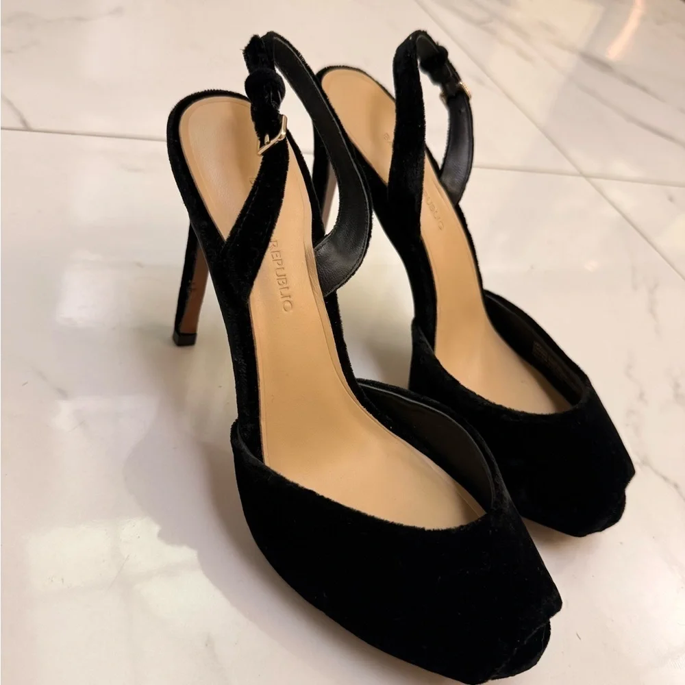 Banana Republic chic black